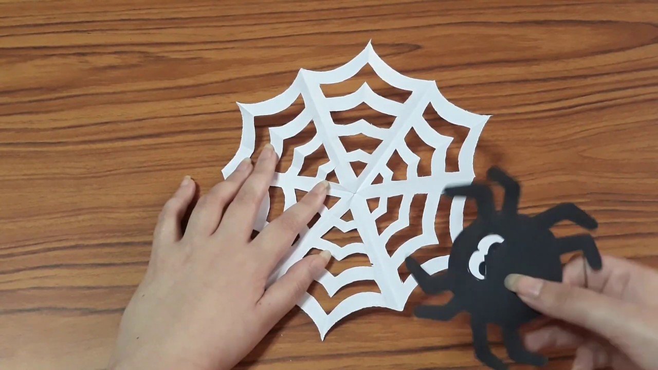 Cómo hacer una telaraña de Halloween casera: 5 ideas muy fáciles y sin gastar ni un euro