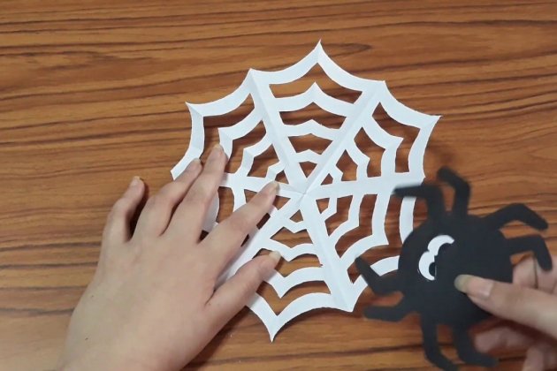 teranyina halloween paper