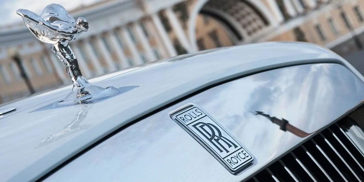 El Rolls-Royce de China tiene lista de espera y colas interminables