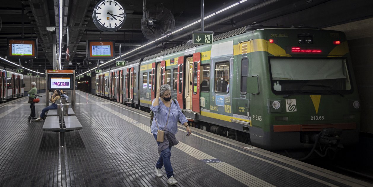 FGC Plaça Espanya ferrocarril verd / Foto: Montse Giralt