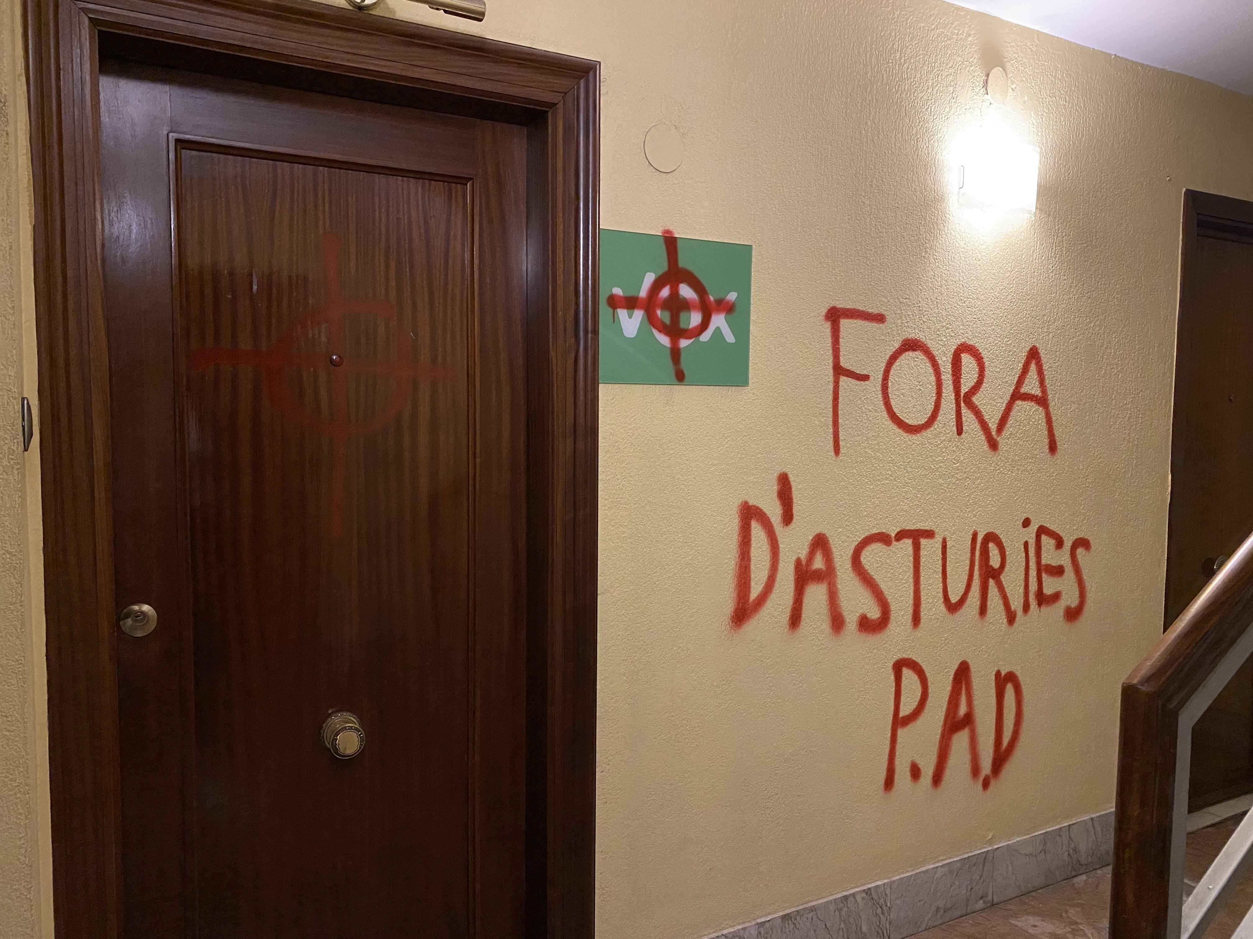 Vox tasta la seva pròpia medicina a Astúries amb pintades en asturià