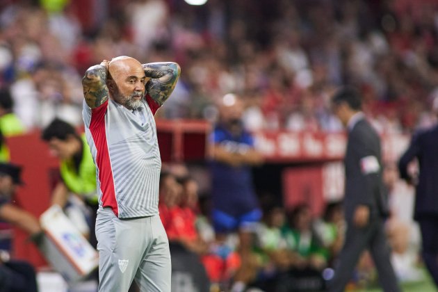 Jorge Sampaoli manos cabeza Sevilla / Foto: Europa Press