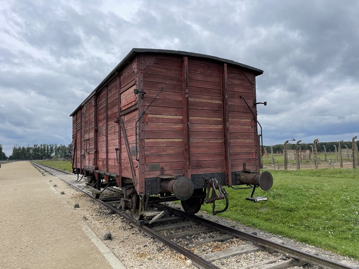 Tren de passatgers a l'entrada d'Auschwitz Birkenau Tren de passatgers a l'entrada d'Auschwitz Birkenau