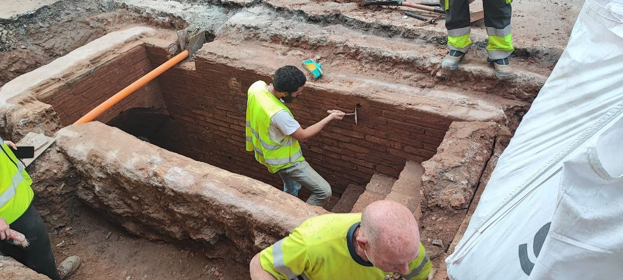 Unas obras en Gràcia hacen aflorar un refugio antiaéreo