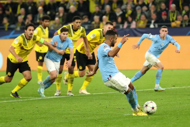Riyad Mahrez penalti fallado Borussia Dortmund Manchester City Riyad Mahrez penalti fallado Borussia Dortmund Manchester City