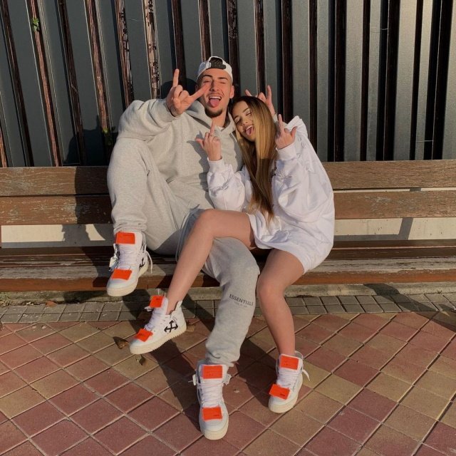 Julia Janeiro y Tommy Julia Janeiro y Tommy