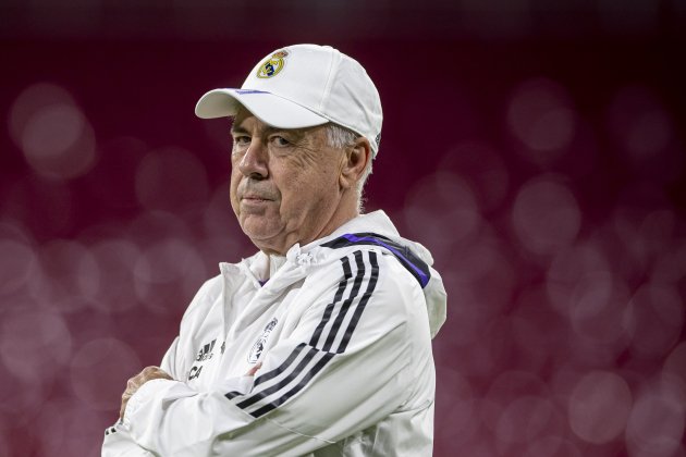 Carlo Ancelotti entrenamiento gorra Real Madrid / Foto: EFE