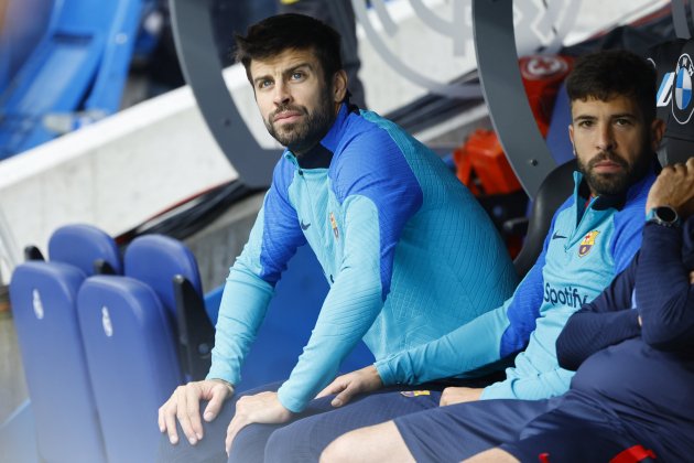 Gerard Piqué banquillo Barça / Foto: EFE Gerard Piqué banquillo Barça / Foto: EFE