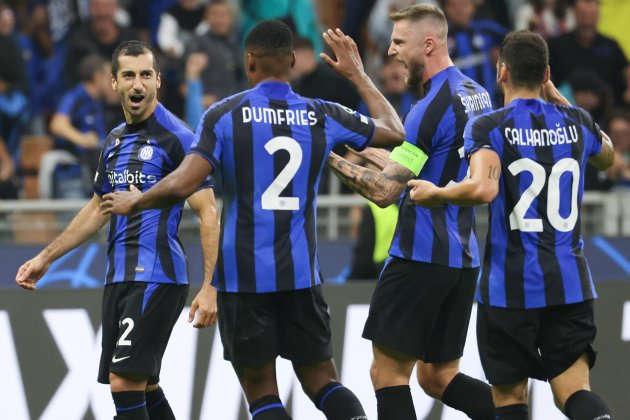 Dumfries Calhanoglu Mkhitaryan Inter Milà gol Champions League / Foto: EFE