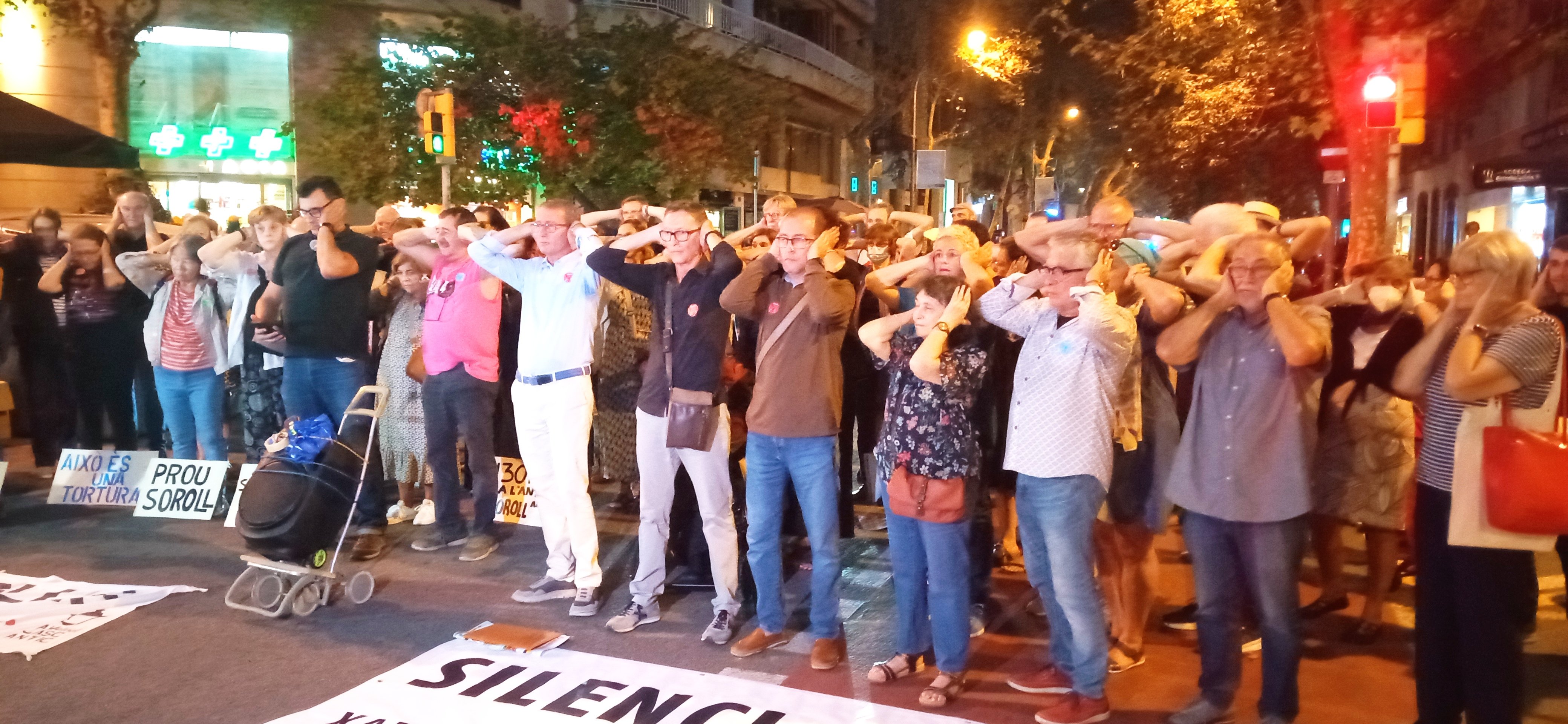 Protesta contra el govern Colau a Enric Granados, “la zona zero del soroll”