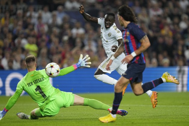 Sadio Mané Marc-André Ter Stegen Héctor Bellerín Barça Bayern Munich Champions League / Foto: EFE