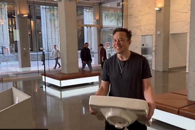 Elon Musk pica lavabo Elonmusk