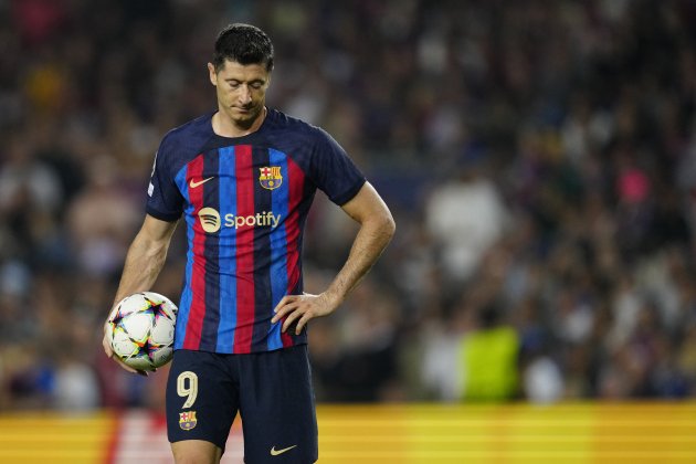 Robert Lewandowski caizbajo Barça Bayern / Foto: EFE