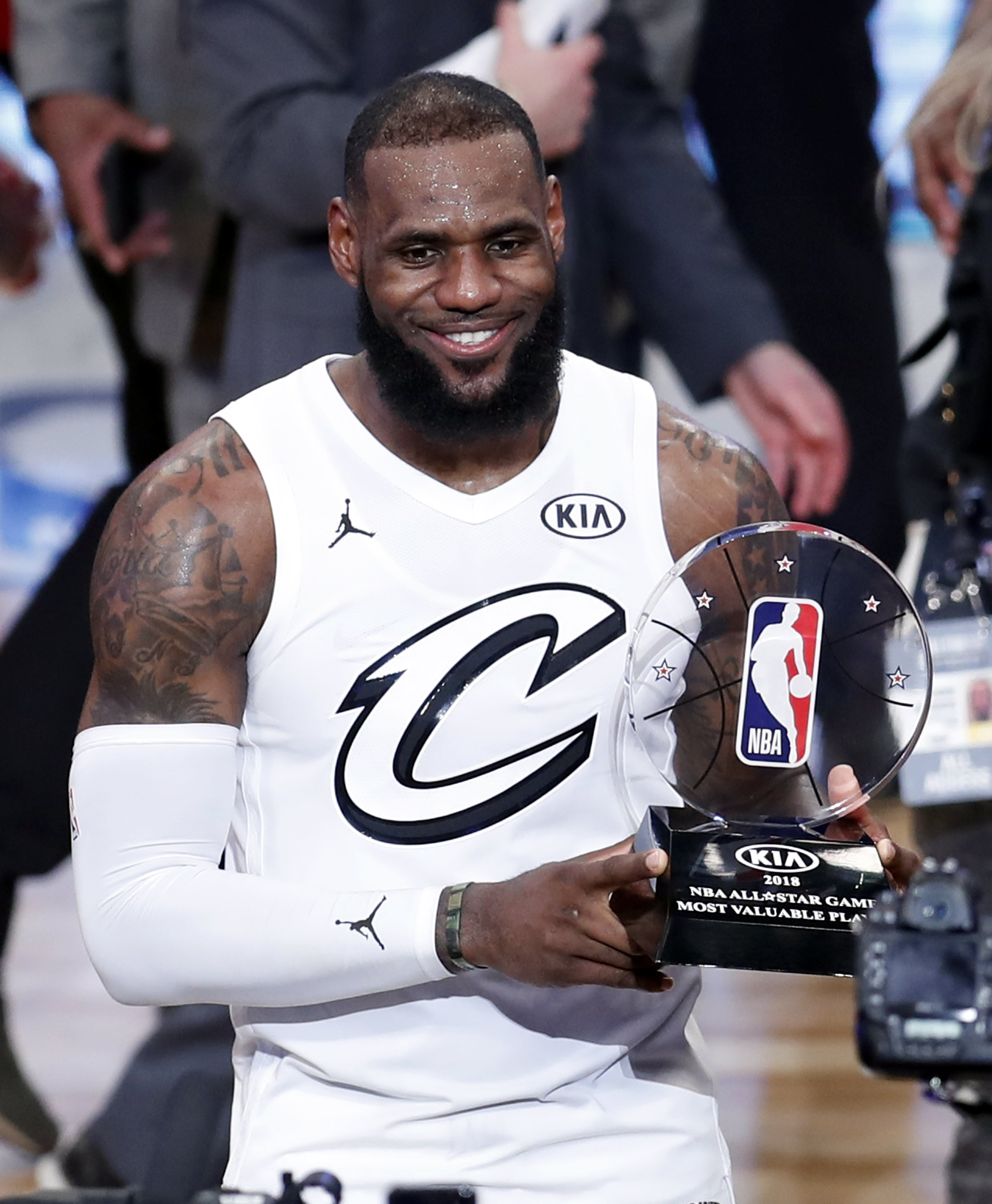 LeBron James fitxa pels Lakers i sacseja l'NBA