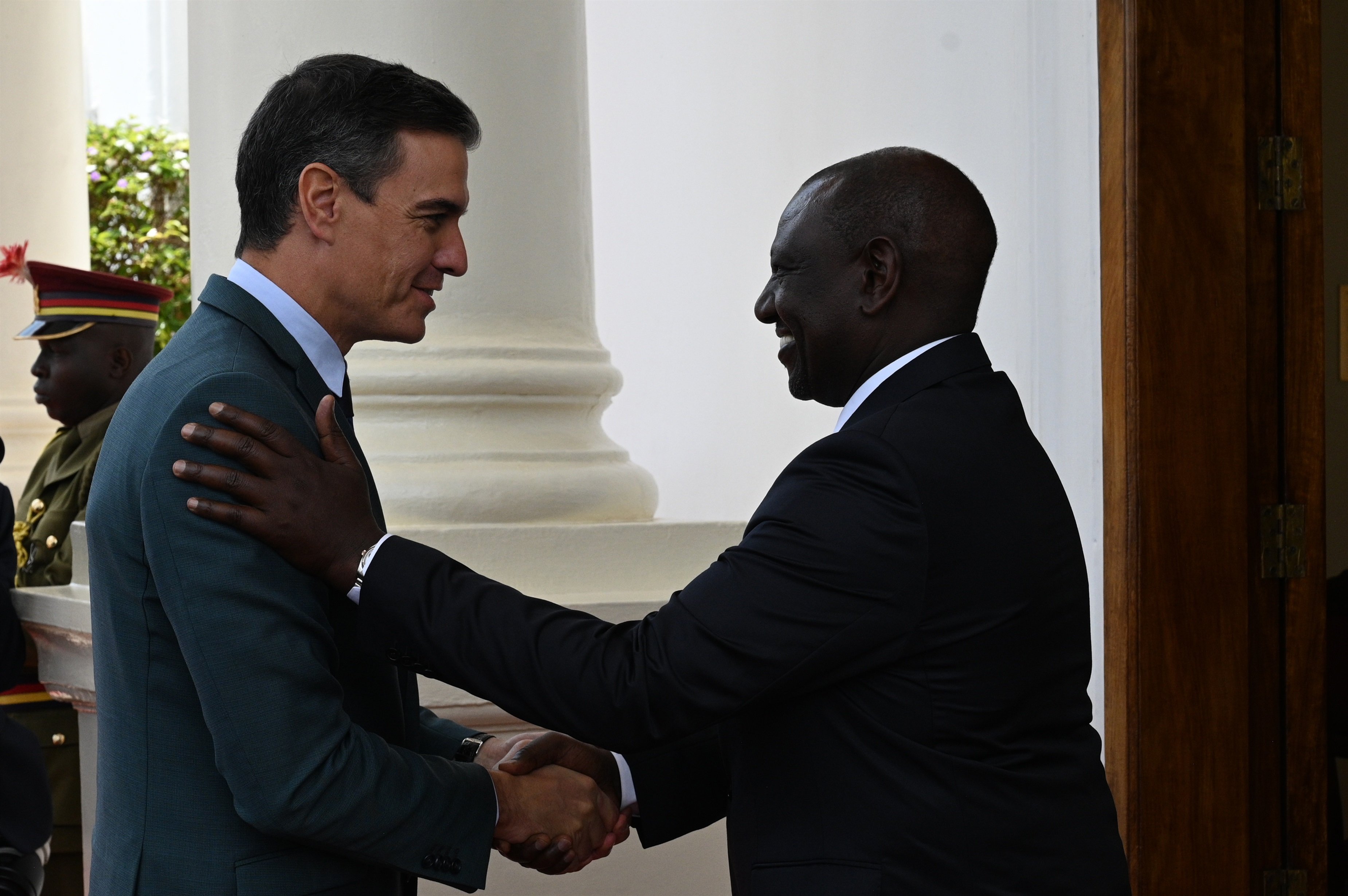 Pedro Sánchez mete la pata, también en África: confunde dos veces Kenia con Senegal ante su presidente