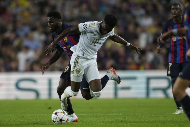 Franck Kessie Alphonso Davies Barça Bayern Champions League / Foto: EFE