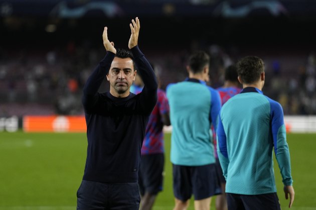Xavi Hernández aplaudiendo Barça / Foto: EFE
