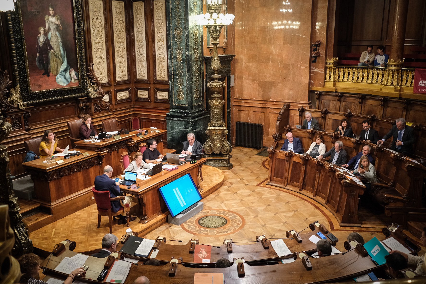 L’independentisme arrossega Colau a posicionar Barcelona a favor de l’amnistia i l’autodeterminació