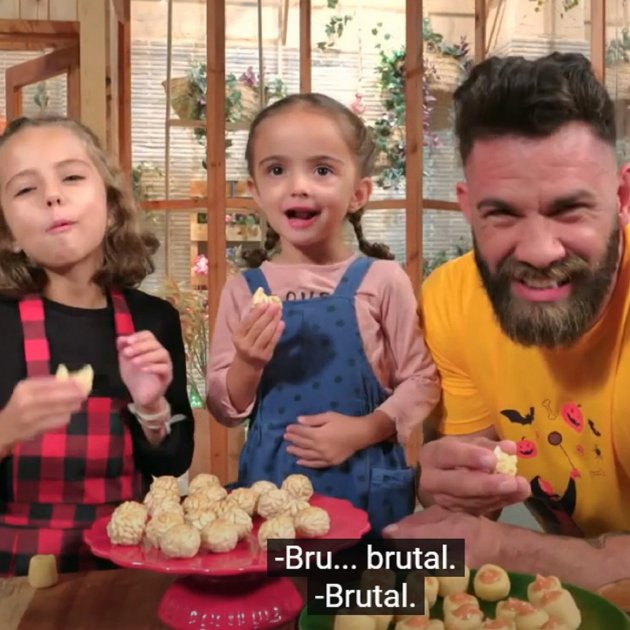 Marc RIbas y sus hijas haciendo panellets deliciosos TV3