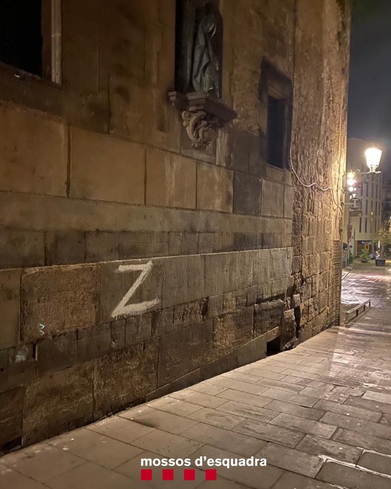 Un detenido por hacer pintadas en Barcelona a favor de la invasión rusa de Ucrania