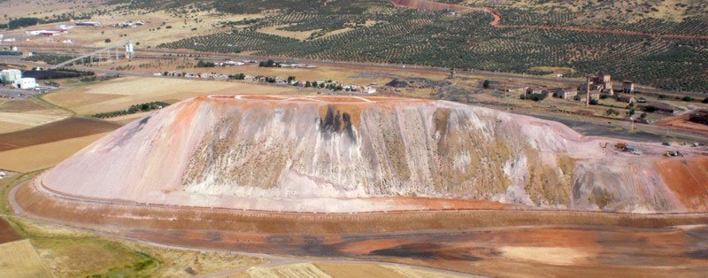 Las antiguas escombreras de explotaciones mineras guardan valiosos recursos