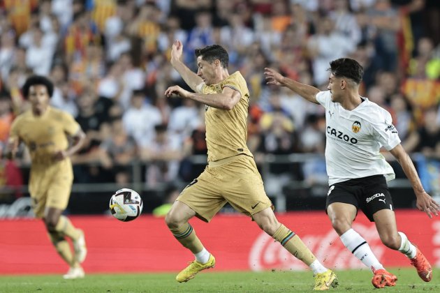 Lewandowski Andre Almeida Valencia Barça / Foto: EFE