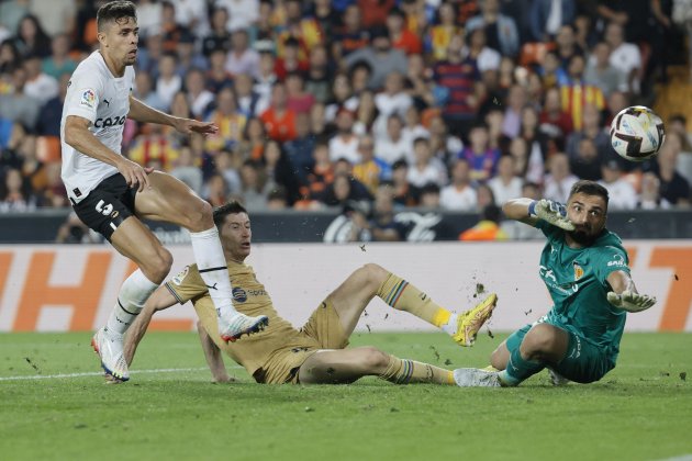 Lewandowski gol València Barça / Foto EFE Lewandowski gol València Barça / Foto EFE
