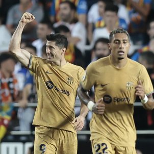 El Barça s'aferra a Lewandowski per treure una victòria 'in extremis' contra el València (0-1)