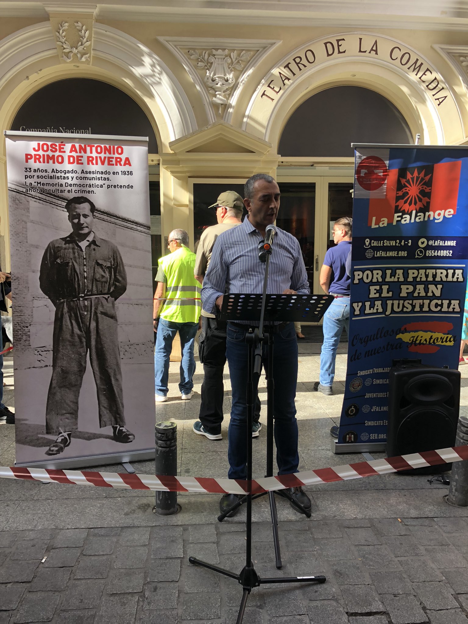 Exaltació falangista al centre de Madrid (autoritzada i custodiada per la policia)