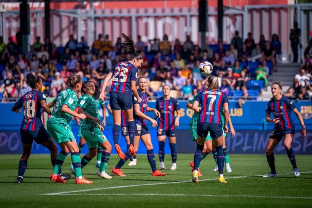 Ingrid Engen remata gol Barça femenino Levante / Foto: FCB femení