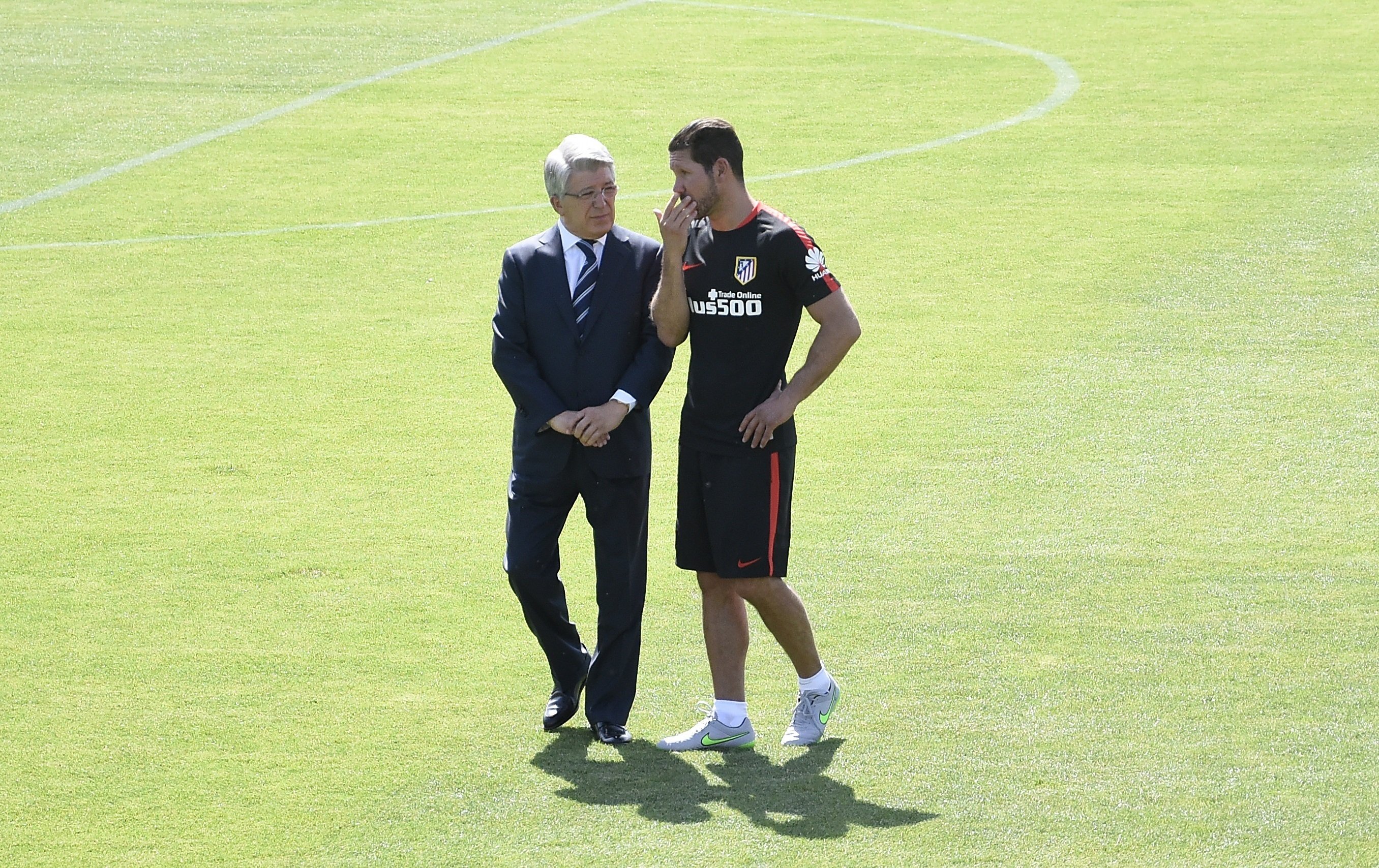 Simeone demana a Enrique Cerezo que el vengui o el regali perquè no el vol en l'Atlètic de Madrid