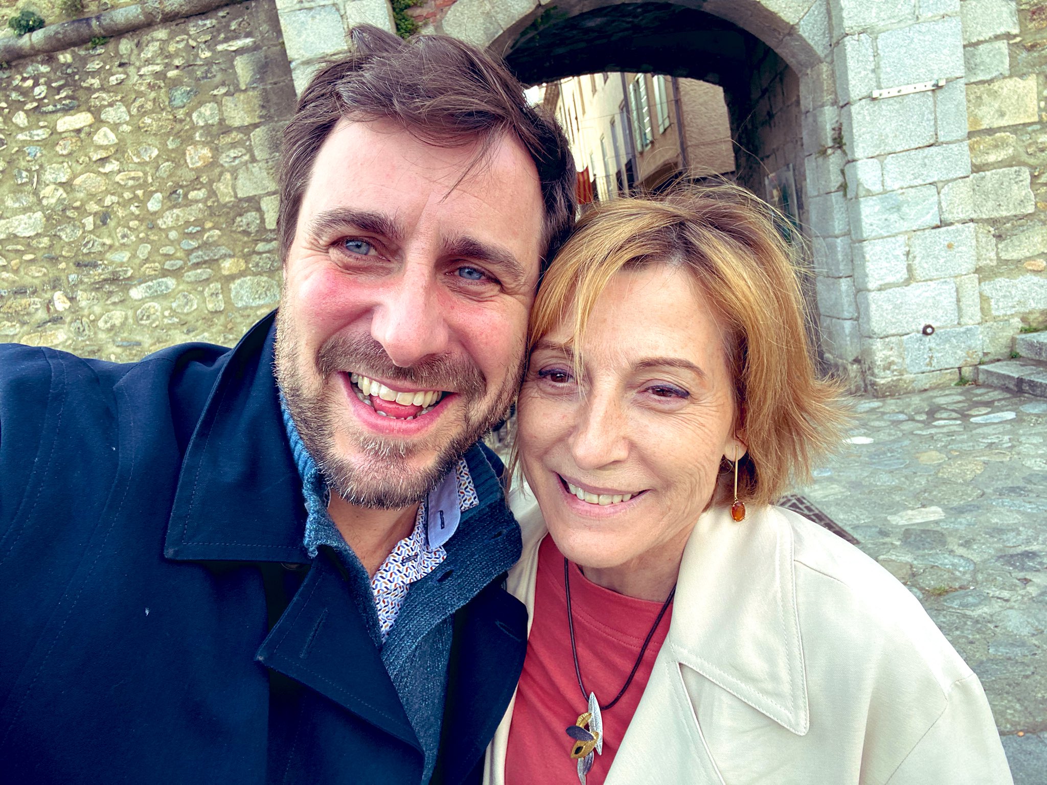 El reencuentro de Toni Comín y Carme Forcadell