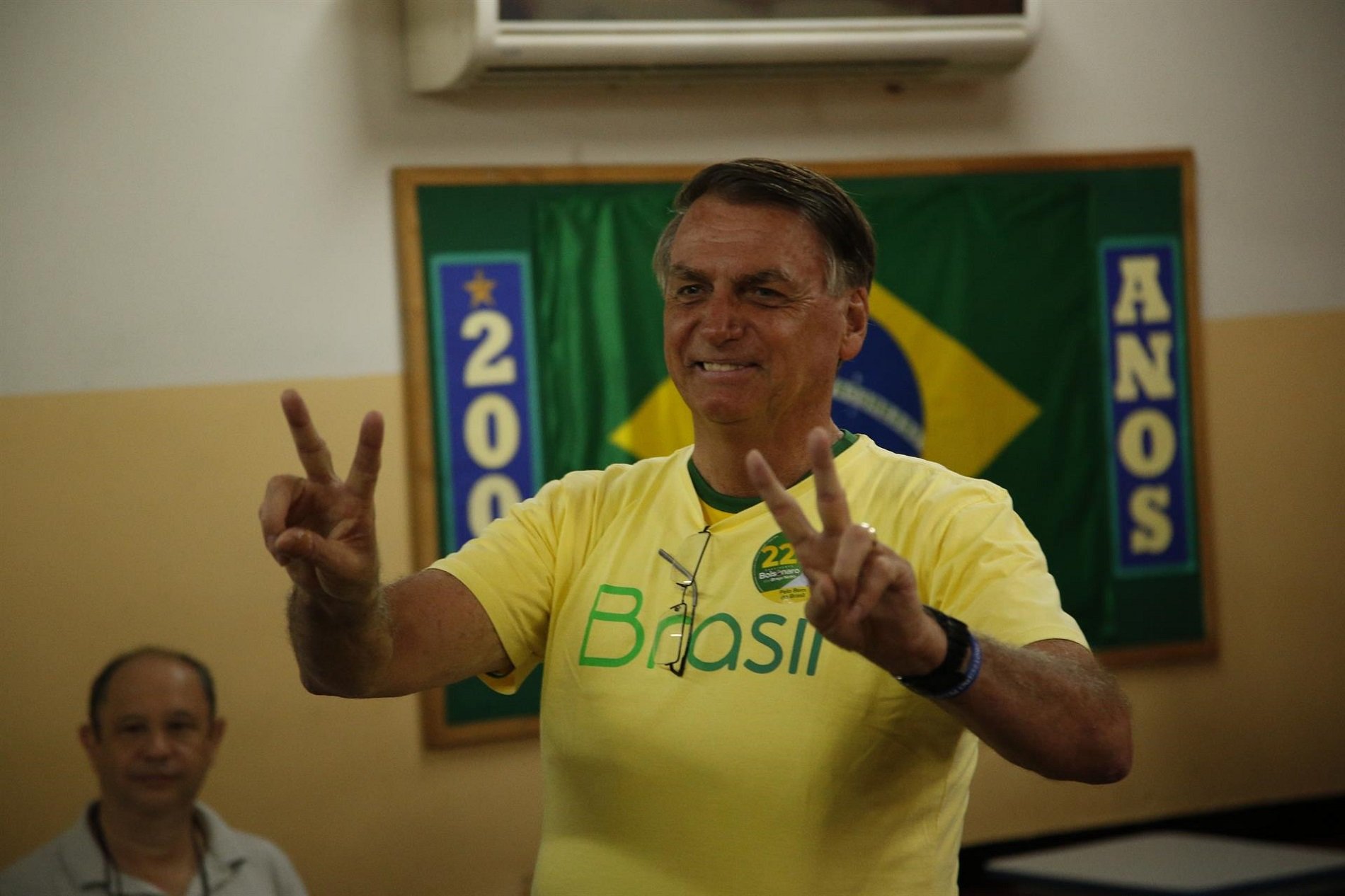 Presidente del Brasil Jair Bolsonaro en el colegio electoral
