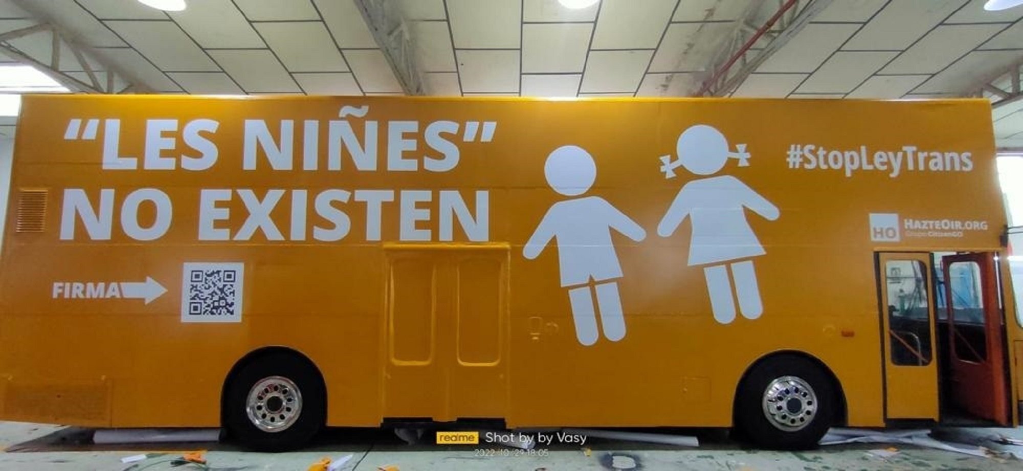 Hazte Oír lo vuelve a hacer: transfobia extrema con el nuevo autobús que circulará por Madrid