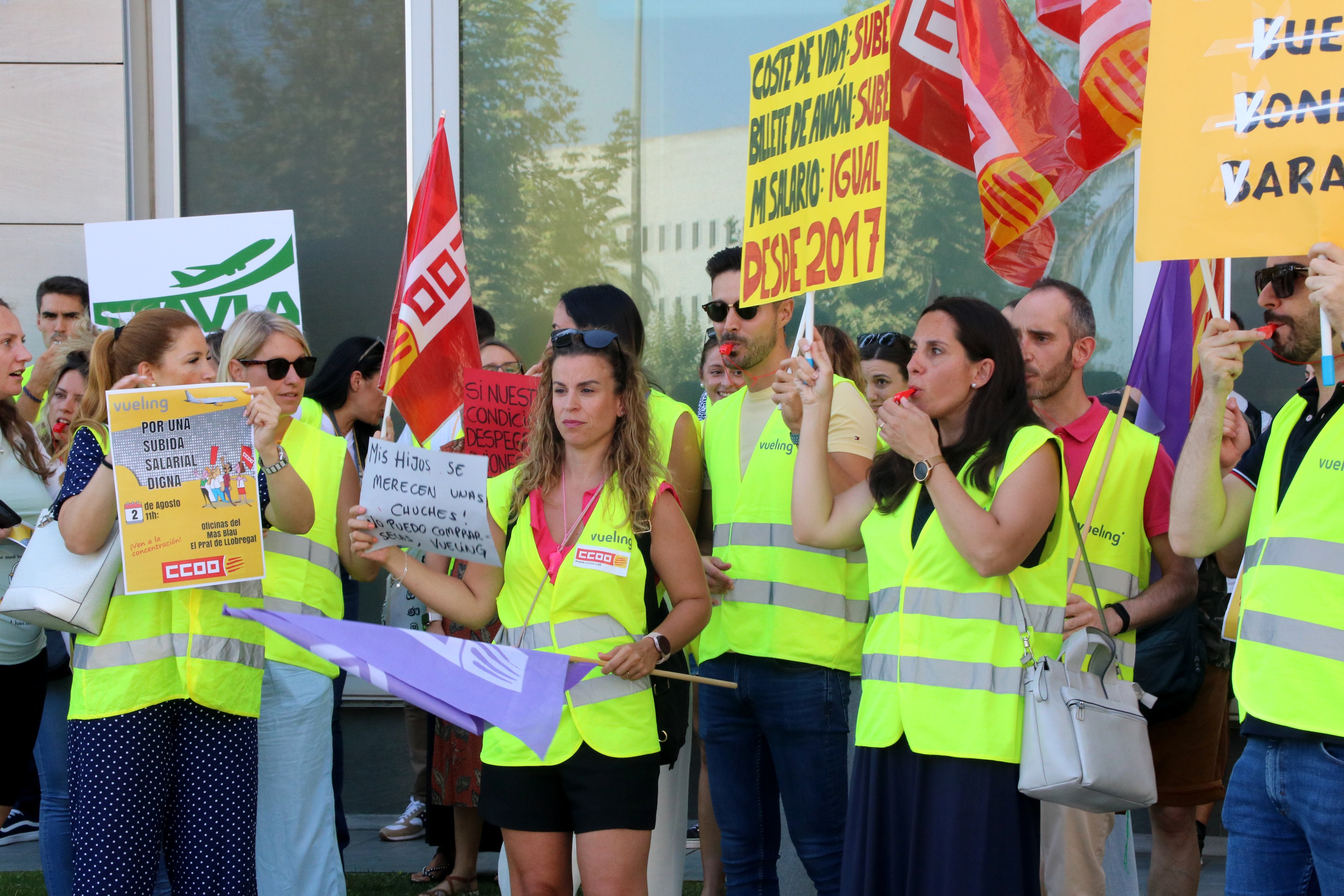 Rolling strikes will cancel many flights on Spanish airline Vueling from Nov 1st