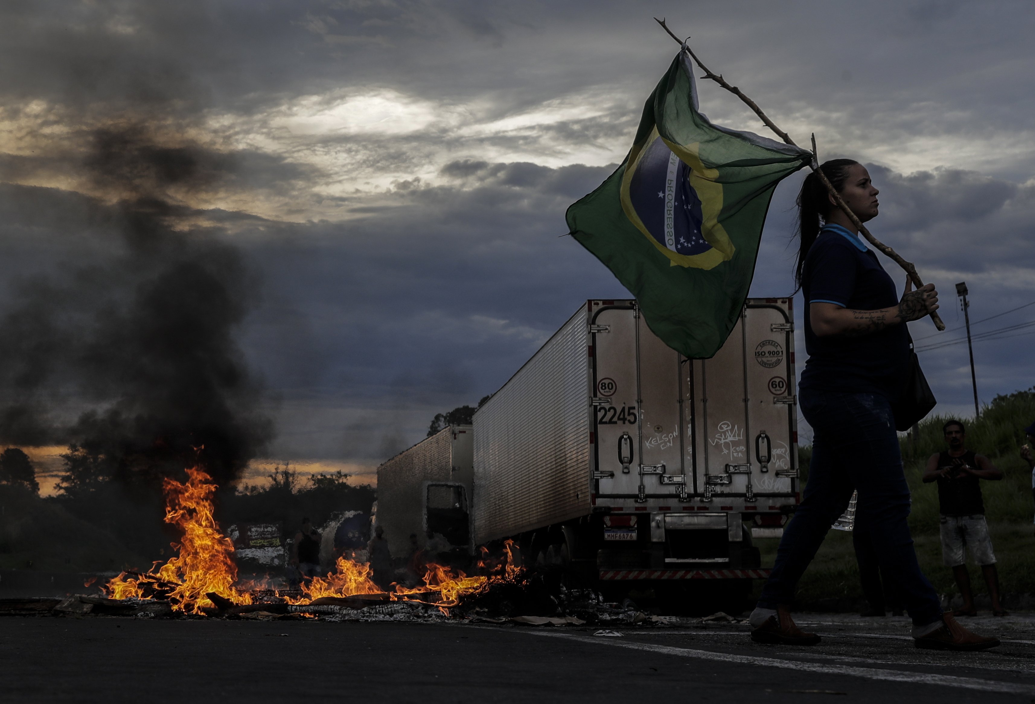 Els partidaris de Bolsonaro bloquegen les carreteres del Brasil en rebuig al resultat electoral