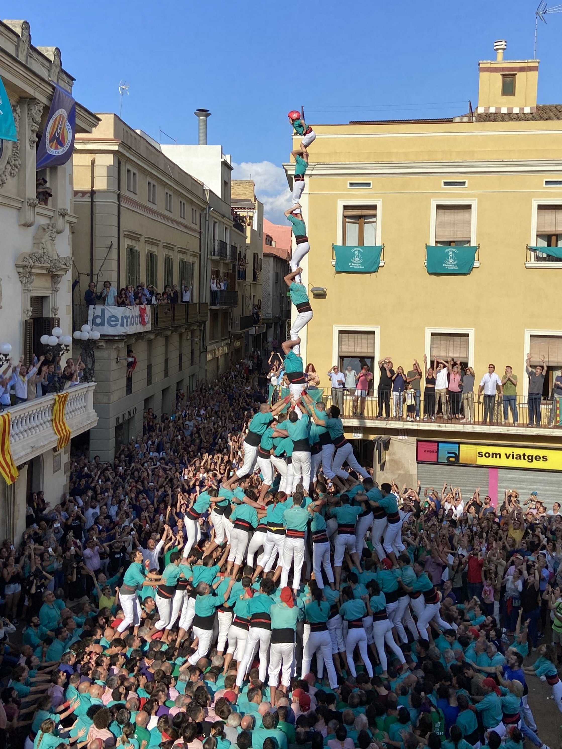 Fita històrica: els Castellers de Vilafranca carreguen un pilar mai vist