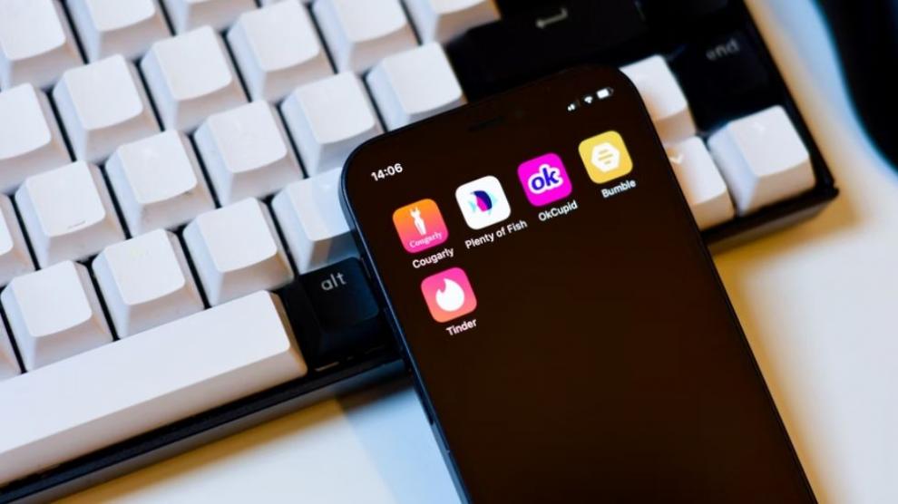Estudio en Tinder: se liga más escribiendo bien que siendo guapo