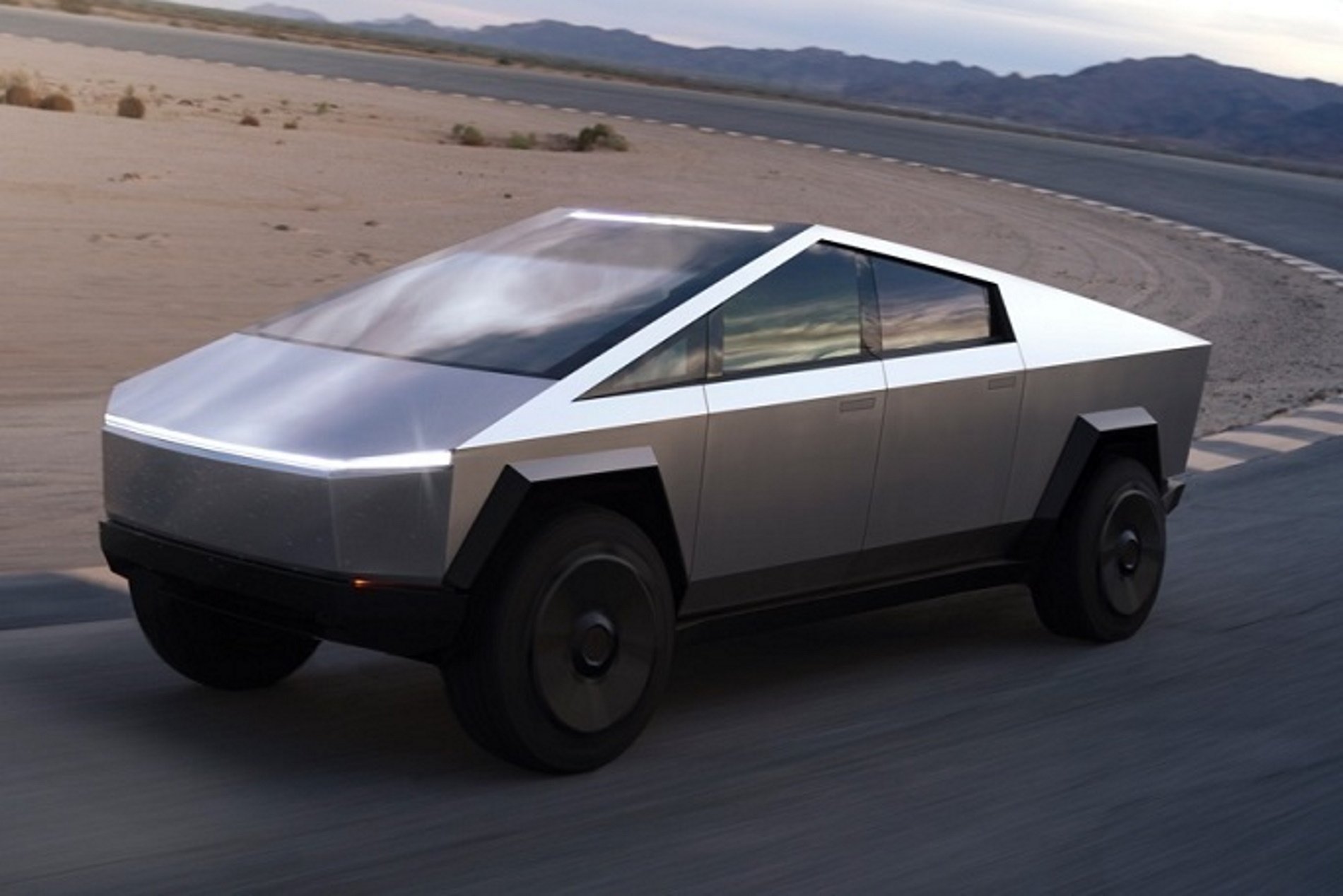 Elon Musk no s'atura: vol fabricar aquest 2023 la camioneta elèctrica Cybertruck