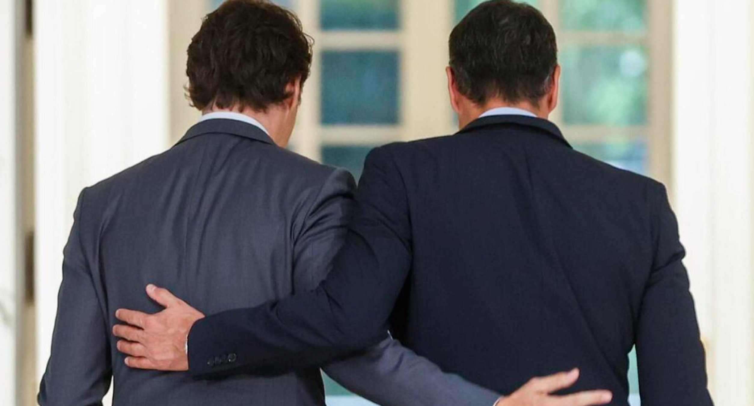 Trudeau i Sánchez, abraçats EFE Trudeau i Sánchez, abraçats EFE