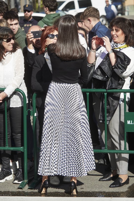 Letizia con sus fans en Tudela Europa Press