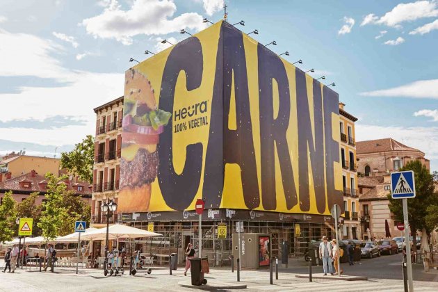 cartell d’Heura Foods, penjat a Madrid