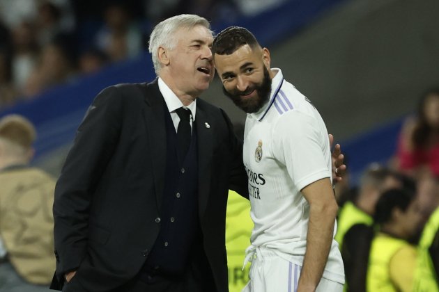 Carlo Ancelotti con Karim Benzema Real Madrid / Foto: EFE