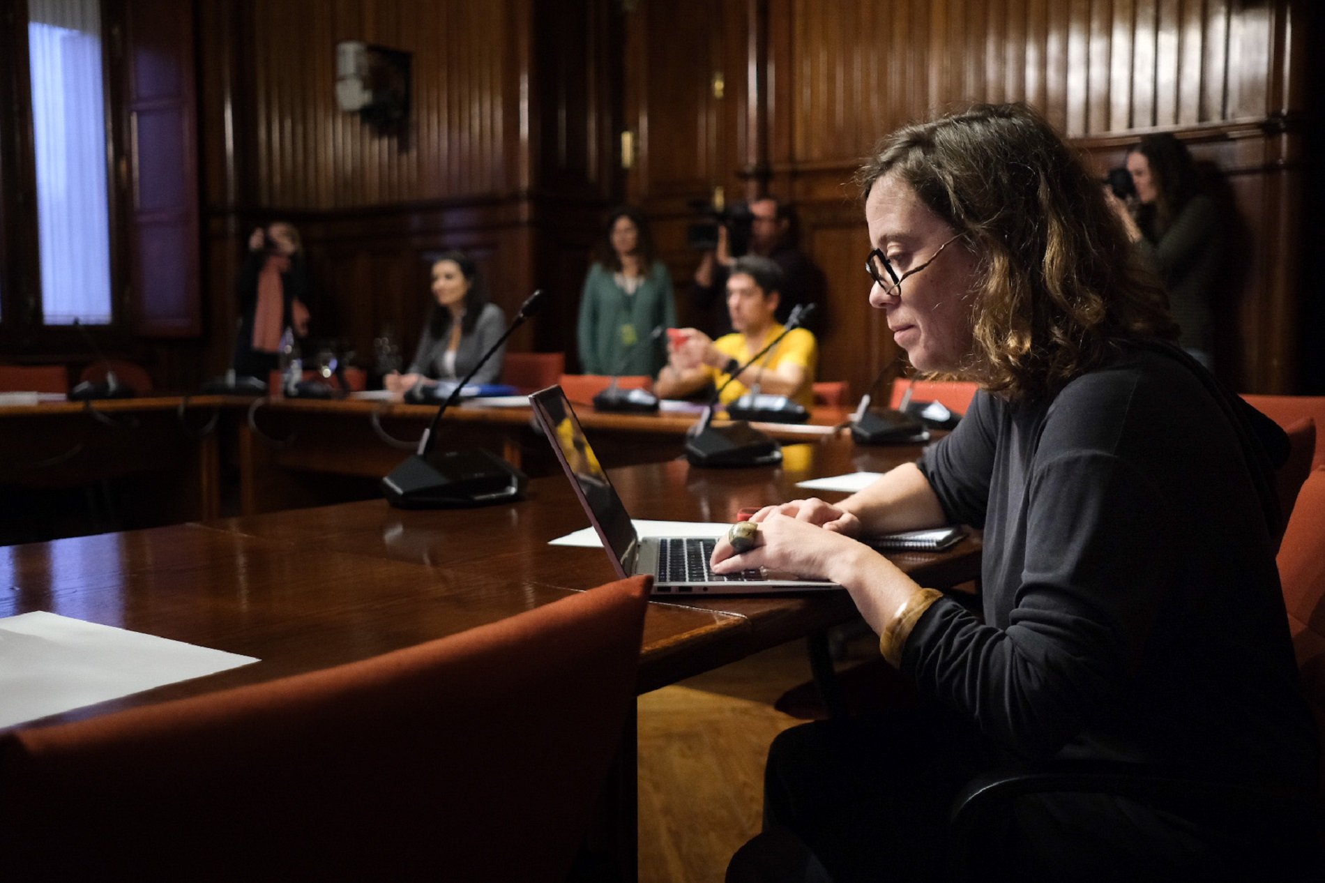 Eulalia Reguant a la Comisión del Estatuto de los Diputados / Carlos Baglietto Eulalia Reguant a la Comisión del Estatuto de los Diputados / Carlos Baglietto