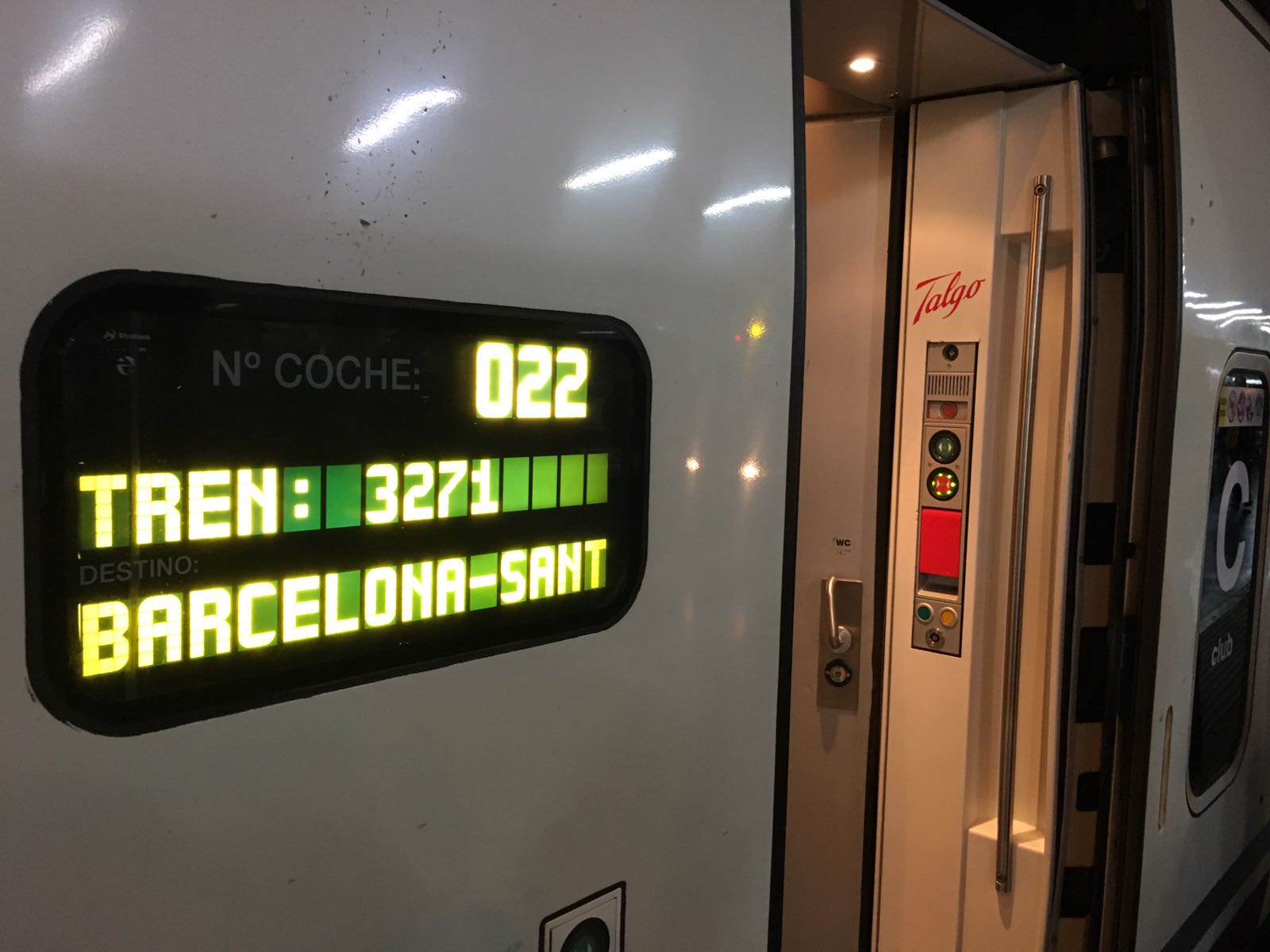 L'AVE Barcelona-Madrid celebra els 10 anys sense data per al Barcelona-València