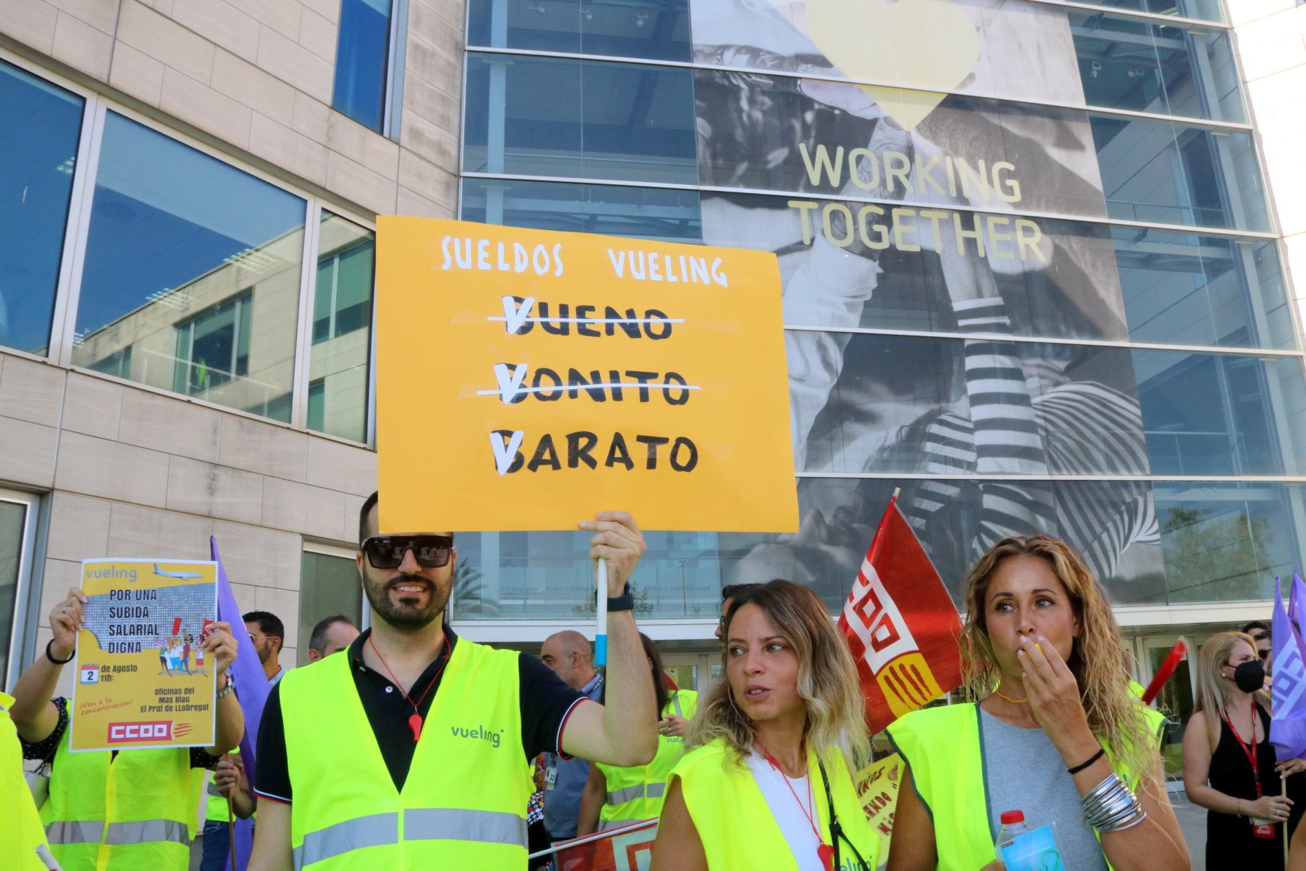 Cancel·lats 29 vols al Prat per la vaga dels tripulants de cabina de Vueling