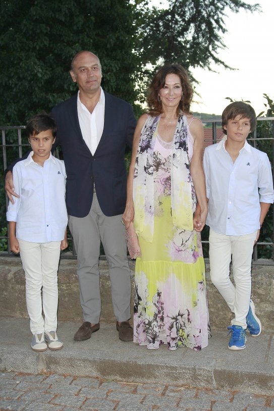 Ana Rosa Quintana y sus hijos Juan y Jaime GTRES