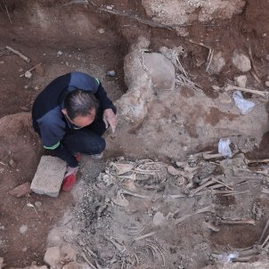 EuropaPress 4555417 antropologo jose ignacio lorenzo lizalde excavacion fosa guerra civil