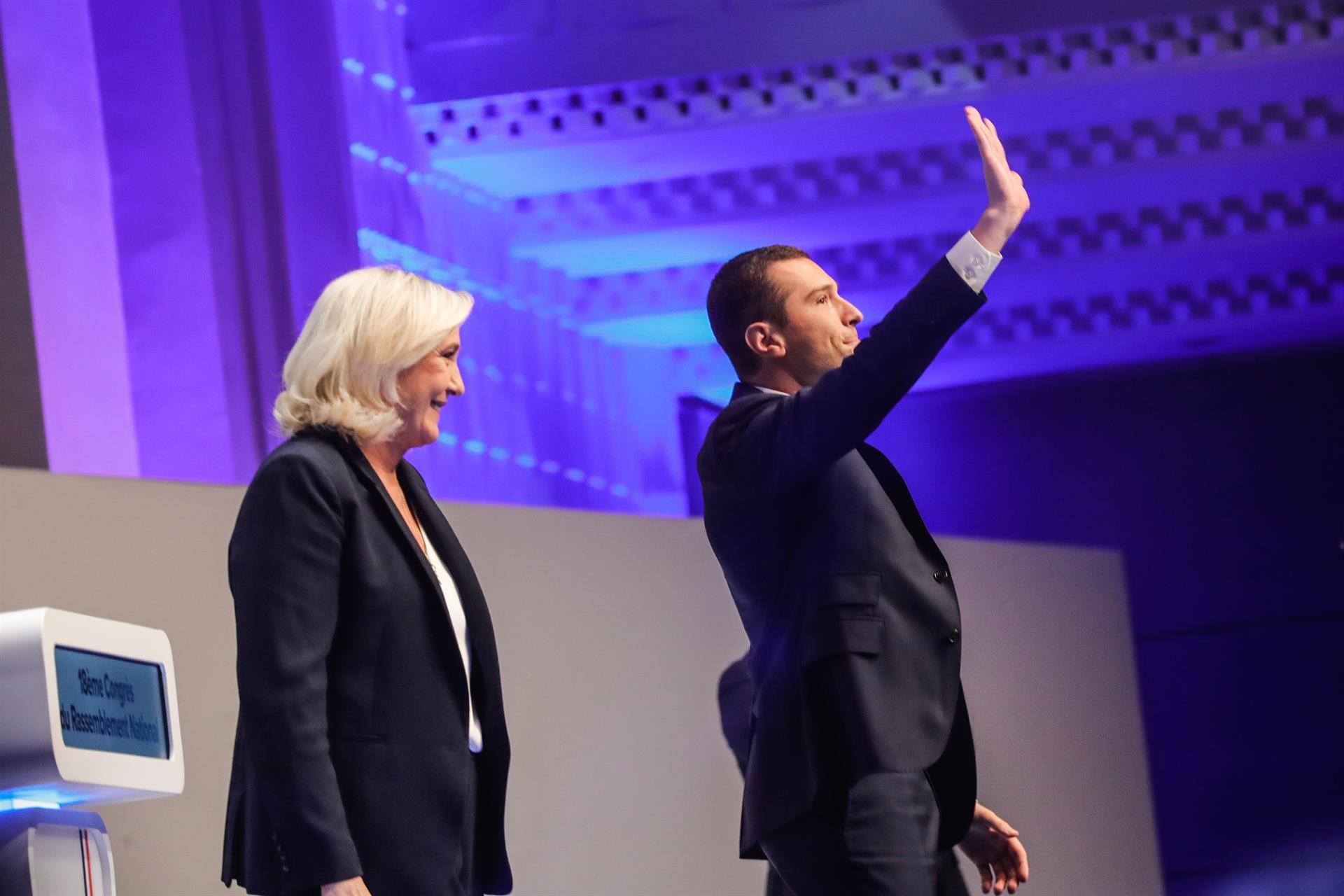 Marine Le Pen cede la presidencia de su partido al joven Jordan Bardella