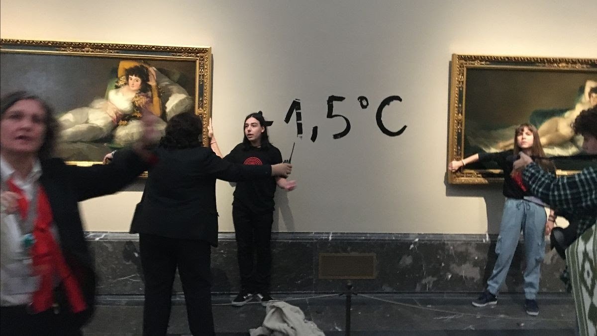 Dues activistes ecologistes s'enganxen a 'Las majas' de Goya al Prado | VÍDEO